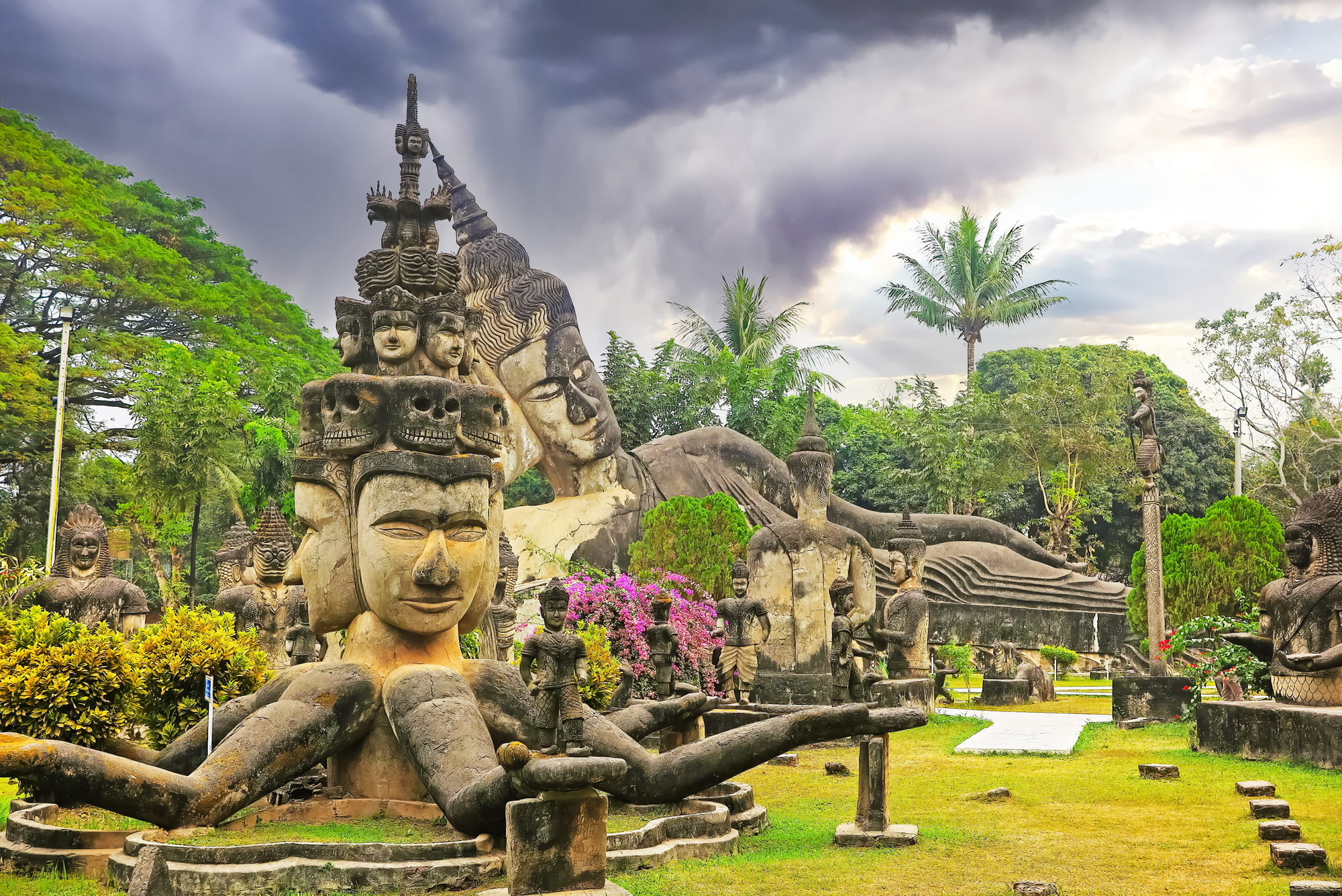 Laos - wycieczki w małych grupach, najlepsze wyjazdy do Laosu i Azji (33) Buddha Park.jpg